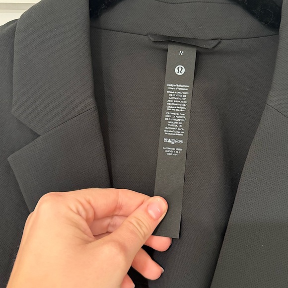 NWT LuluLemon Black Men’s Venture Blazer, Size Medium (Sold Out Online) - Picture 6 of 10
